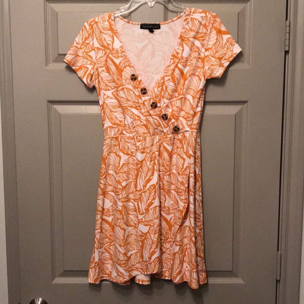 Cute V-neck gold leaf dress